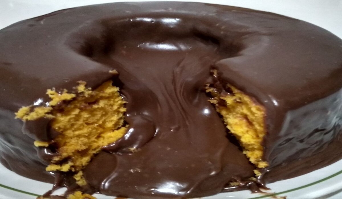 Bolo de Cenoura Vulcão