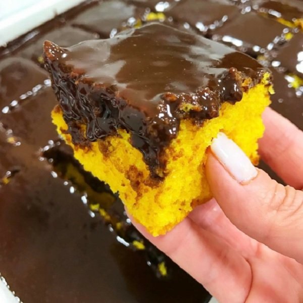 Bolo de cenoura com chocolate