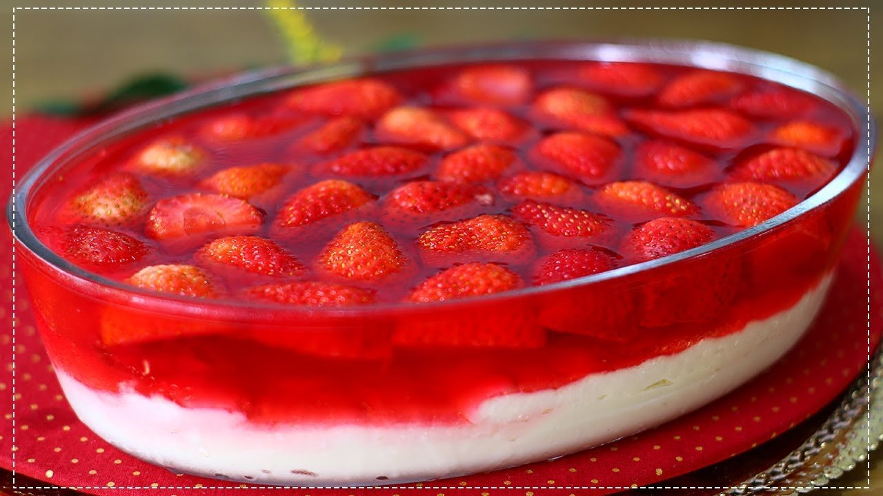A Sobremesa fácil gelatina de morango é uma opção irresistível para quem busca uma doce e refrescante finalização de refeição.
