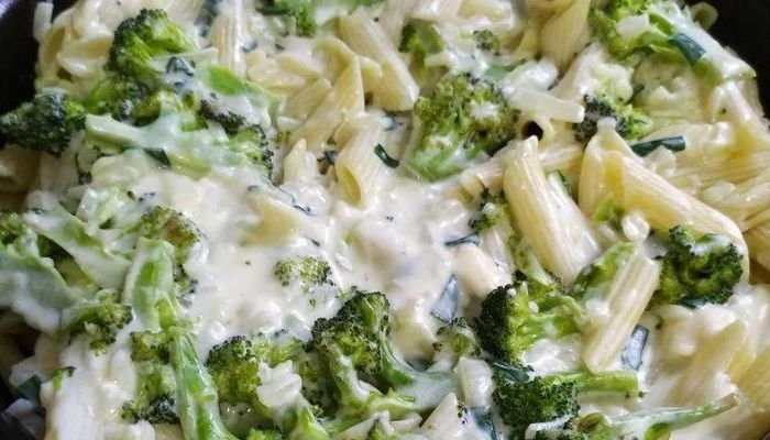 brocolis com molho branco