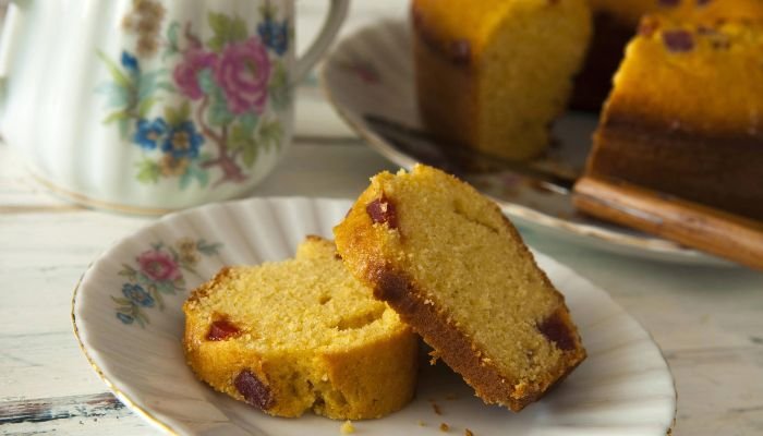Bolo de Fubá com Goiabada