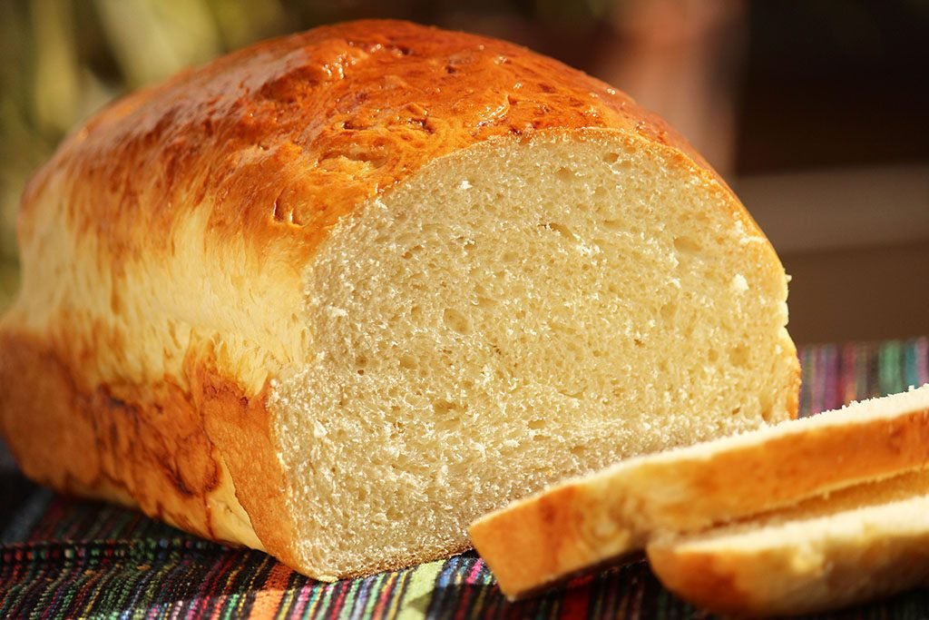 Pão caseiro no forno a lenha